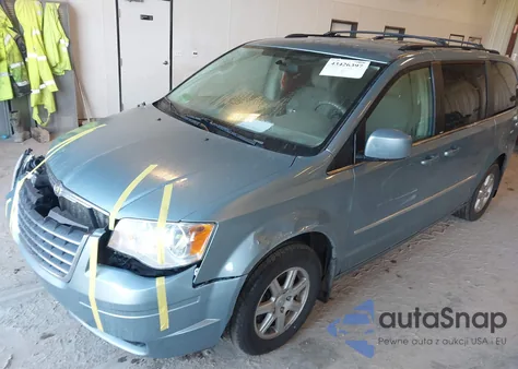 2010 Chrysler Town & Country Touring из США, поврежденный, VIN 2A4RR5D14AR142592